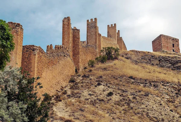 İspanya 'nın kuzeyindeki Albarracin Köyü güneşli bir günde