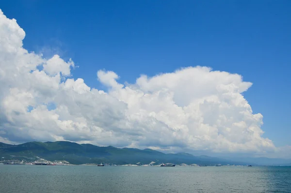 Karadeniz 'in yaz manzarası