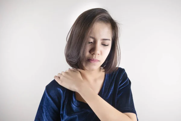 Žena s bolesti ramen. Zdravotní péče, zdravotní a nemocenské conce — Stock fotografie