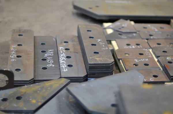 Metal cutting. Warehousing of finished parts with marking.