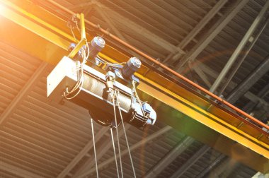 Metal yapıların üretimi için bir tesis. Kateştür.