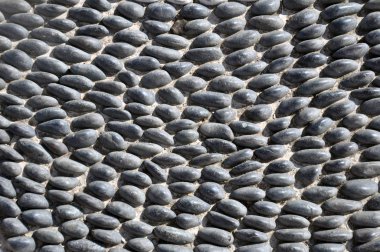 Kaldırımda ya da küçük çakıl taşlarından oluşan duvarda bir şablon vardı. Sanat Duvar Kağıdı, Soyut Arkaplan,