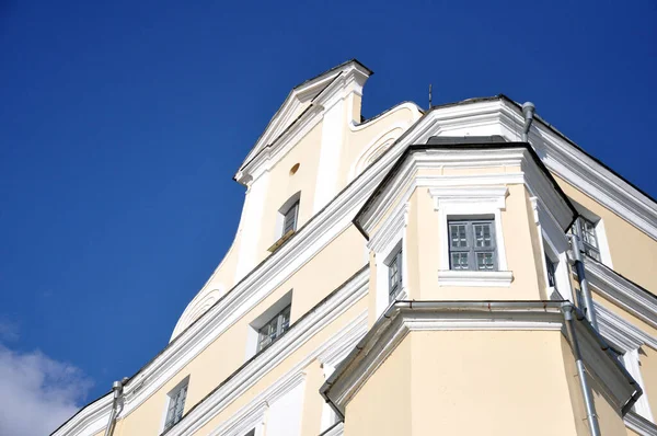 Belarus ortaçağ mimarisi, barok tarzı. Pinsk Şehri, Cizvit Koleji