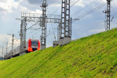 Moskova Merkez Çemberi Trenleri. Tren Kırlangıcı, Moskova Demiryolu 'nun Küçük Halkası boyunca ilerliyor..