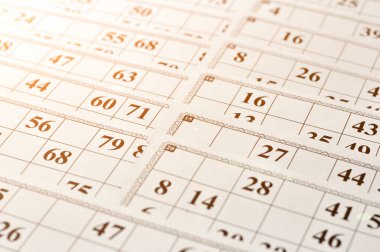 Tahta elementlerle eski bir loto oyunu. Bingo kartları.