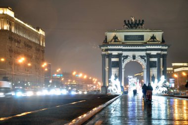 Moskova'da Kutuzov Avenue üzerinde zafer takı