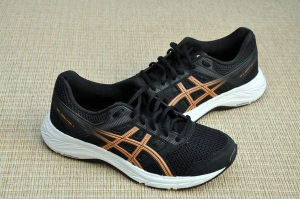 Women's running shoes ASICS Gel - content 5. Ideal for running on hard surfaces in warm weather — 스톡 사진