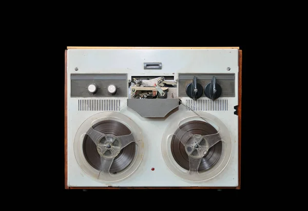 Starý Přenosný Sovětský Magnetofon Izolované Přes Černé Pozadí — Stock fotografie
