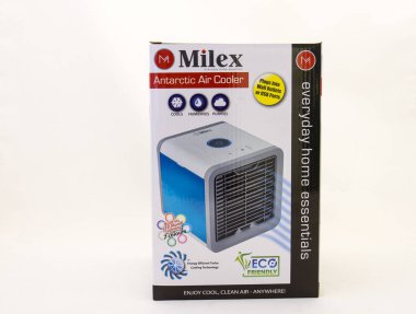 Alberton, Güney Afrika - 11 Aralık 2019: Milex antarktik hava soğutucusunun bulunduğu kutu yatay formatta izole edilmiş.