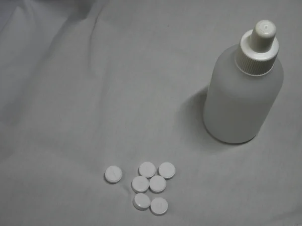 Grip Salgını Sırasında Antitiretik Haplar — Stok fotoğraf