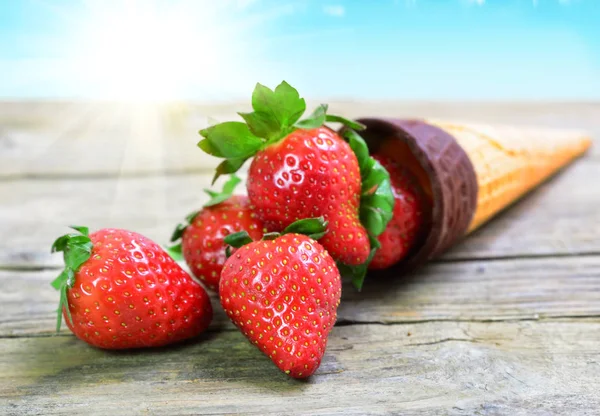 딸기와 콘 — 스톡 사진
