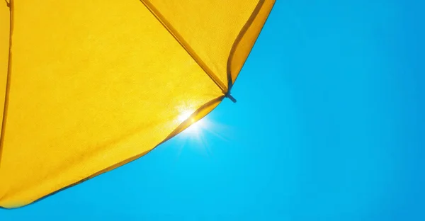 Solskydd med solsken — Stockfoto