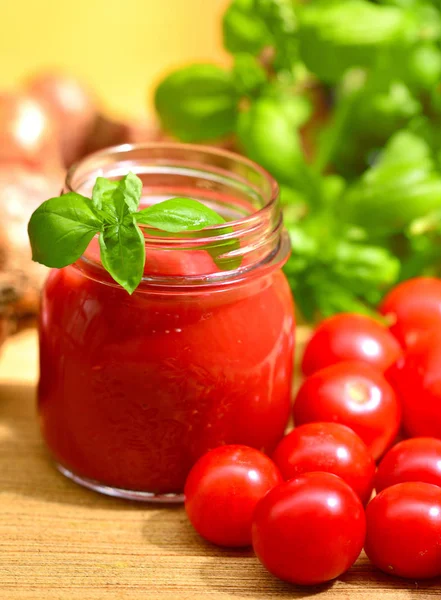 Tomato sauce and Italian basil in a glass jar — Stock Photo, Image