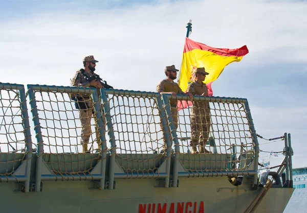马拉加西班牙: 2017年10月28日: 军事仪式, 大规模和情感宣誓就职国旗与海军 2017年10月28日, 在马拉加, 西班牙 — 图库照片