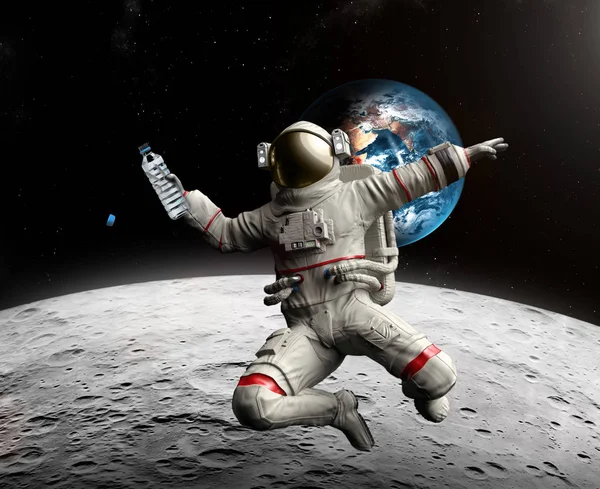 スペース 月面の水の発見の水のボトルと宇宙飛行士 — ストック写真