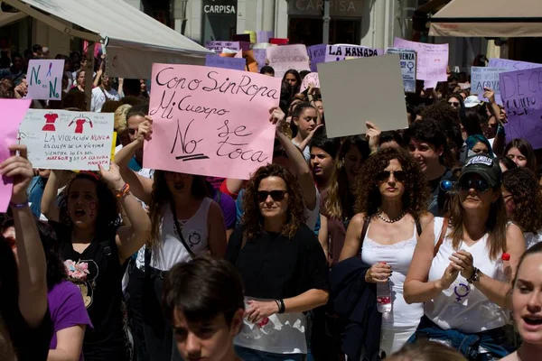 Huelga general de los estudiantes por la "condena escandalosa" de 'La Manada' — Foto de Stock