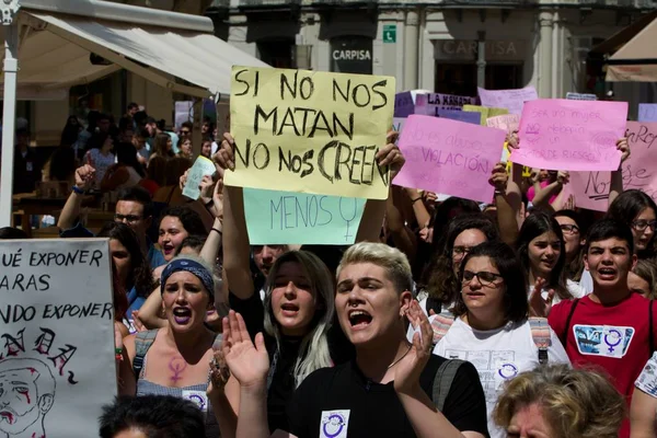 Sciopero generale degli studenti per la "sentenza scandalosa" de 'La Manada' — Foto Stock