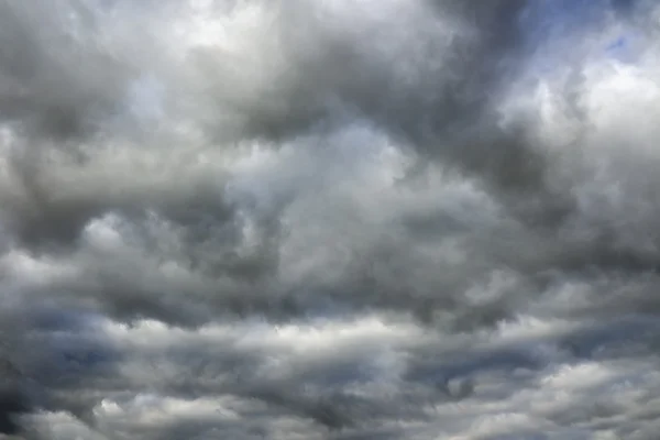 Stormigt moln före ett åskväder. — Stockfoto