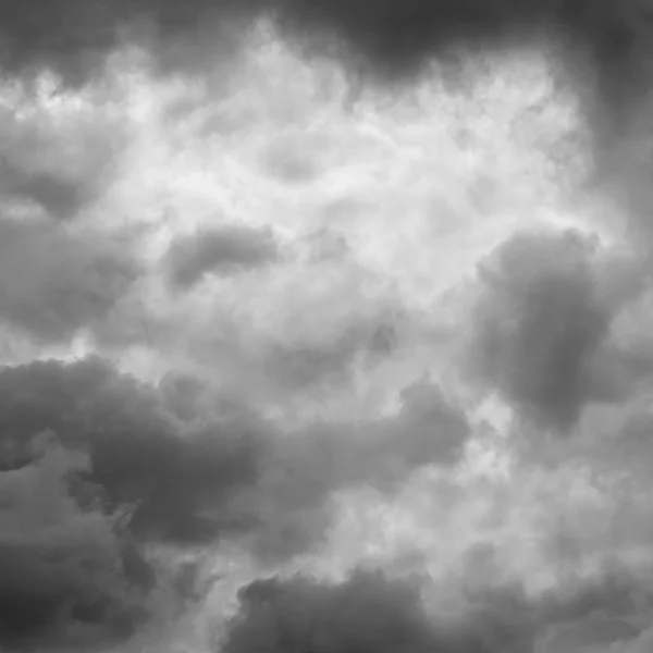 Nubi temporalesche all'orizzonte . — Foto Stock