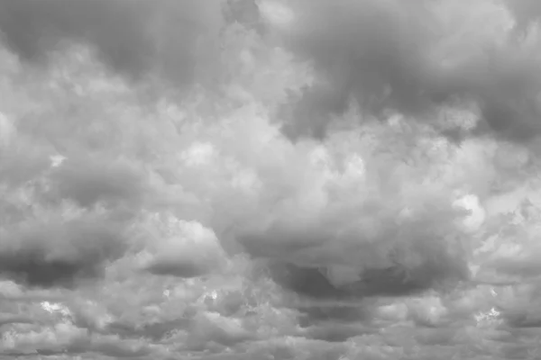 Серые облака . — стоковое фото
