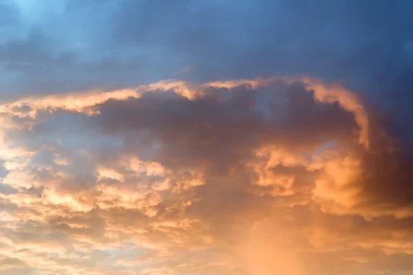 Dramatic cloud on evening sky. — Stock Photo, Image