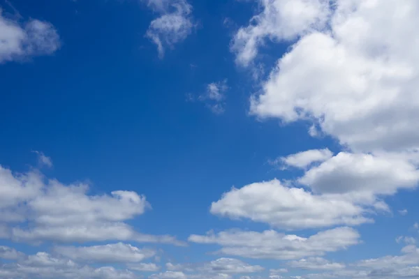 푸른 하늘 과 구름. — 스톡 사진