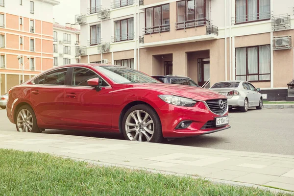 Yeni kırmızı Mazda 6 (Atenza). — Stok fotoğraf