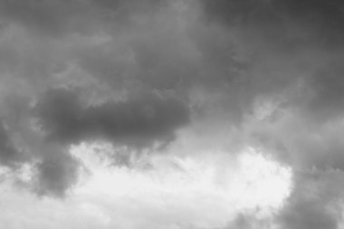 Karanlık cennet ufukta