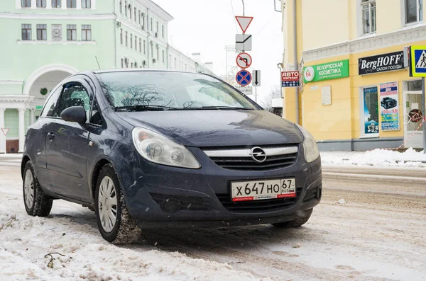 Opel Astra estacionado . — Fotografia de Stock