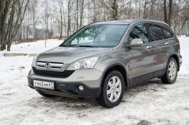 Honda C-karavan kış sokak Park