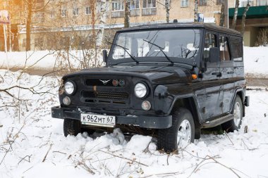 UAZ Hunter sokağa park etti.