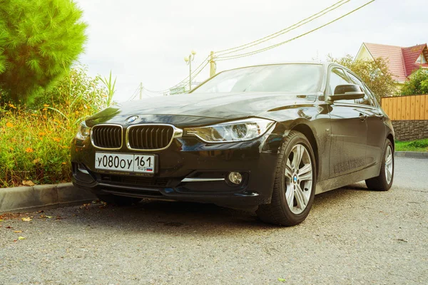 Luxo Bmw série 5 estacionado — Fotografia de Stock