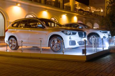 Yeni lüks Bmw x4 ve x6 adlı Bayiler showroom yakınındaki Bmw marka gece, yeni model