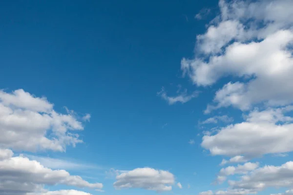 Cielo azzurro con nuvole — Foto Stock