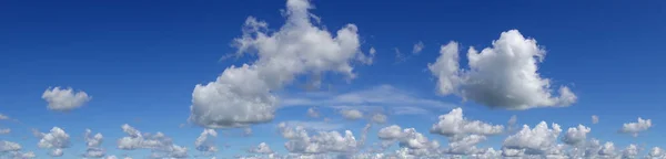 Panorama céu azul bonito. — Fotografia de Stock