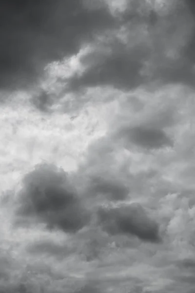 Nublado gris cielo fondo . —  Fotos de Stock