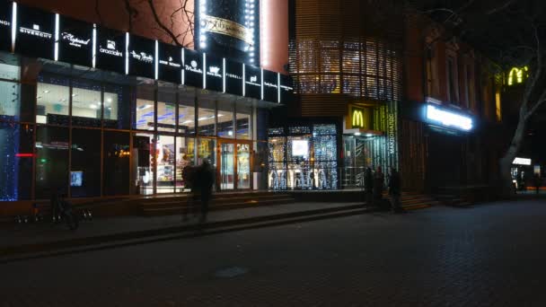 Moderno centro commerciale a nigth in città, timelapse . — Video Stock