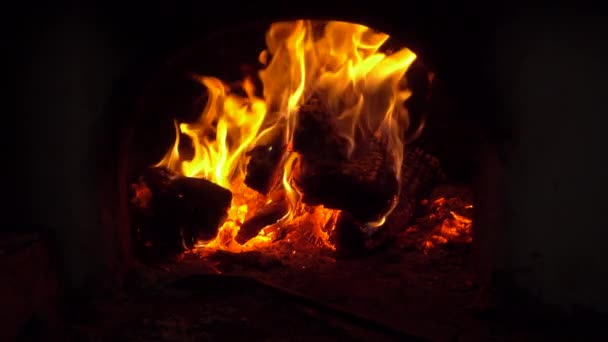 Slow motion fire flames in fireplace. Bonfire and coals close-up — Stock Video