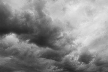 Gök gürültüsü fırtına gökyüzü bulutlu. 