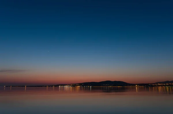Beautiful landscape, mediterranean sea coast and city at night. — Stock Photo, Image