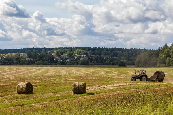 Récolte Tracteur Collecte Blé Rouleaux — Photo