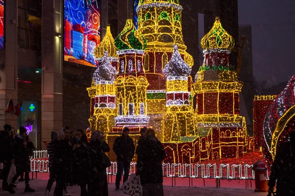 Москва Россия Январь 2020 Новогодние Инсталляции Украшения Московском Вокзале Вечером — стоковое фото