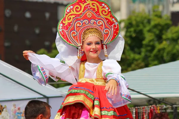 Obninsk Rusia Julio 2019 Personaje Cuento Hadas Una Niña Con — Foto de Stock