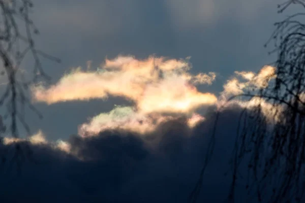 Nubes Arco Iris Borde Una Gran Nube Efecto Irisación Óptica — Foto de Stock