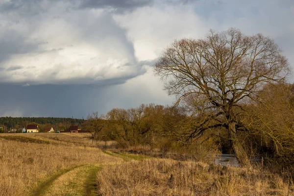 Paisagem Com Vista Para Campo Nuvens Formidáveis Iminentes — Fotografia de Stock