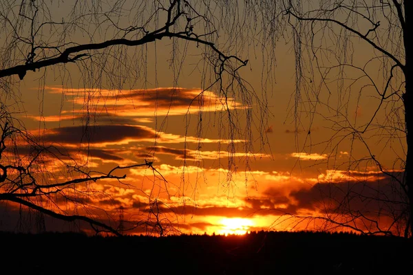 Όμορφο Φόντο Ένα Φλογερό Κόκκινο Ηλιοβασίλεμα — Φωτογραφία Αρχείου