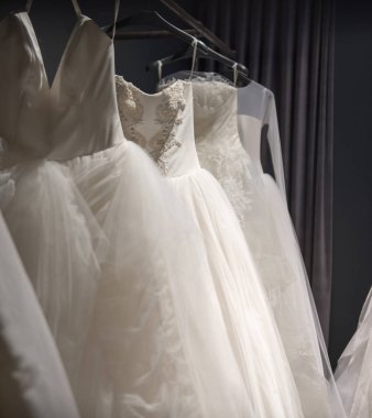 El yapımı Beyaz Gelinlikler seçimi