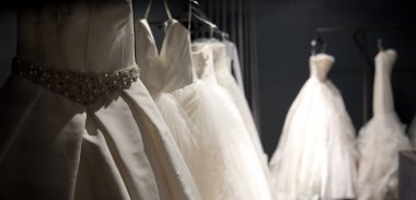 El yapımı Beyaz Gelinlikler seçimi