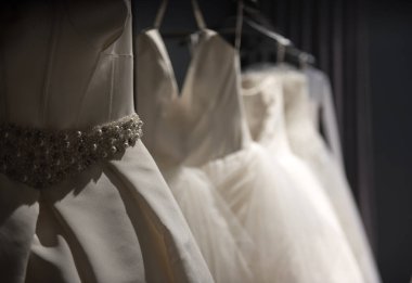 El yapımı Beyaz Gelinlikler seçimi