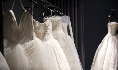 El yapımı Beyaz Gelinlikler seçimi